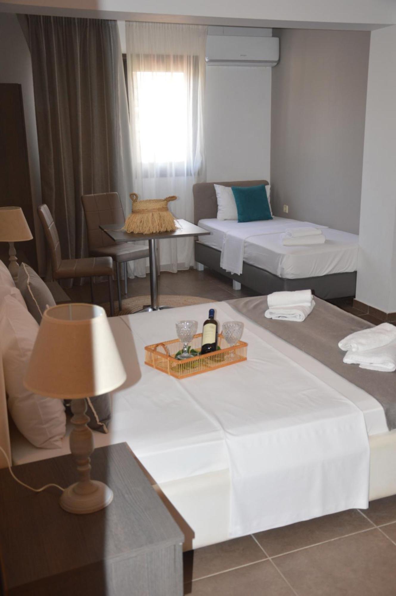 Aqua Mare Sea Side Rooms Nea Kallikrateia Exterior foto